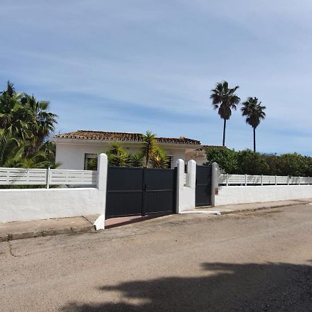 Beautiful 5 Bedroom Villa With Private Pool With Stunning Sea Views, Walking Distances To Shops Restaurants Beach Манилва Экстерьер фото