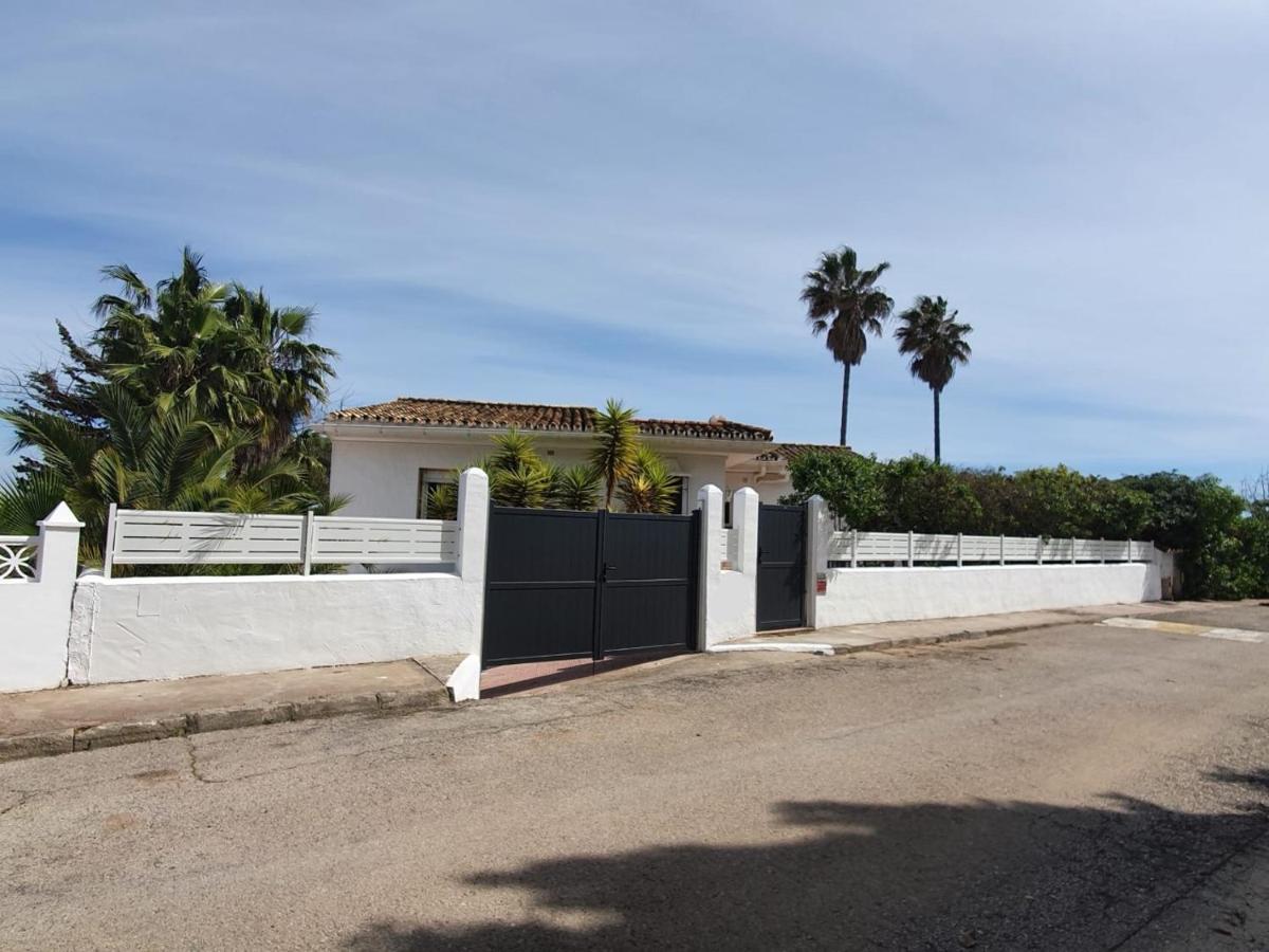 Beautiful 5 Bedroom Villa With Private Pool With Stunning Sea Views, Walking Distances To Shops Restaurants Beach Манилва Экстерьер фото