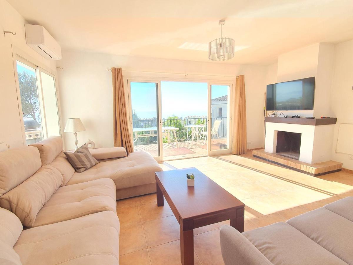 Beautiful 5 Bedroom Villa With Private Pool With Stunning Sea Views, Walking Distances To Shops Restaurants Beach Манилва Экстерьер фото